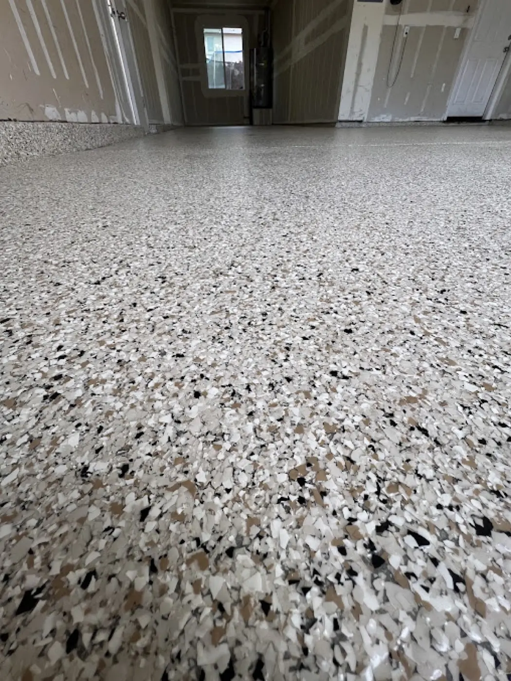 Earth-tone flake floor in a finished space